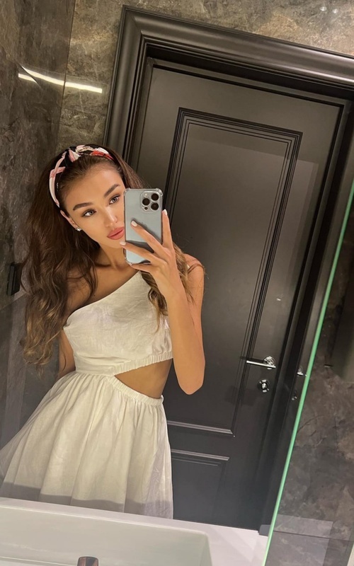 Discover Unforgettable Moments with Mia Dubois Tonight 1 Mis Fotos