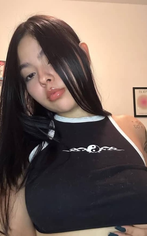 Experience Unforgettable Moments with Moira Castell's Charm 1 Mis Fotos