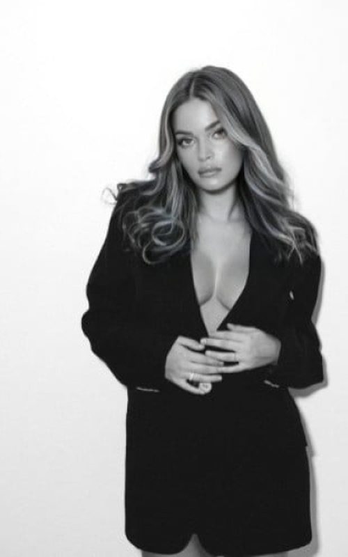 Experience Passion and Elegance with Chiara Bellini 1 Mis Fotos