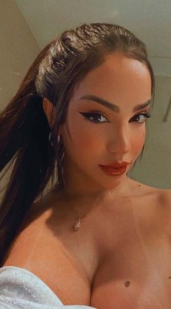 Experience Unforgettable Moments with Zoé Balan by Your Side