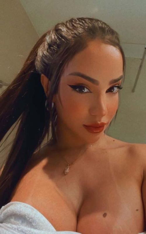 Experience Unforgettable Moments with Zoé Balan by Your Side