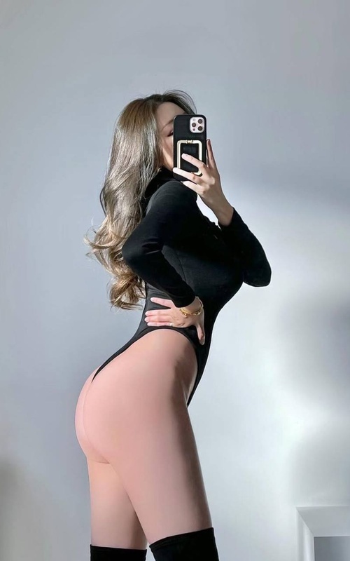 Experience Unforgettable Moments with Helena Kovacs by Your Side